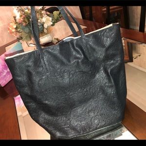 Splendid large black rote